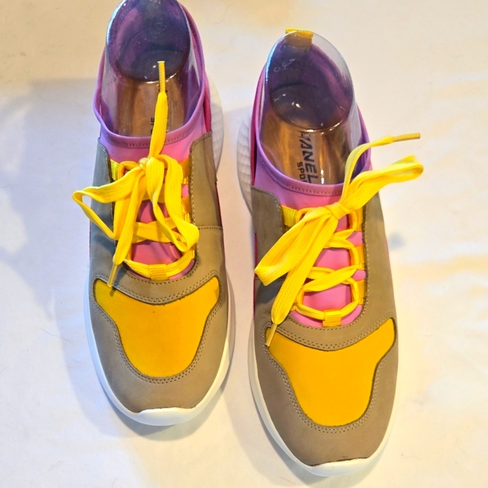 Vaneli Arcis Sport Lace-up Pink and Beige Sneakers NWOT